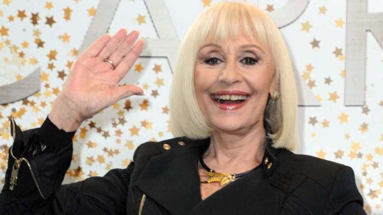 Morta Raffaella Carrà, la signora della Tv. Iapino: “è andata in un mondo migliore”