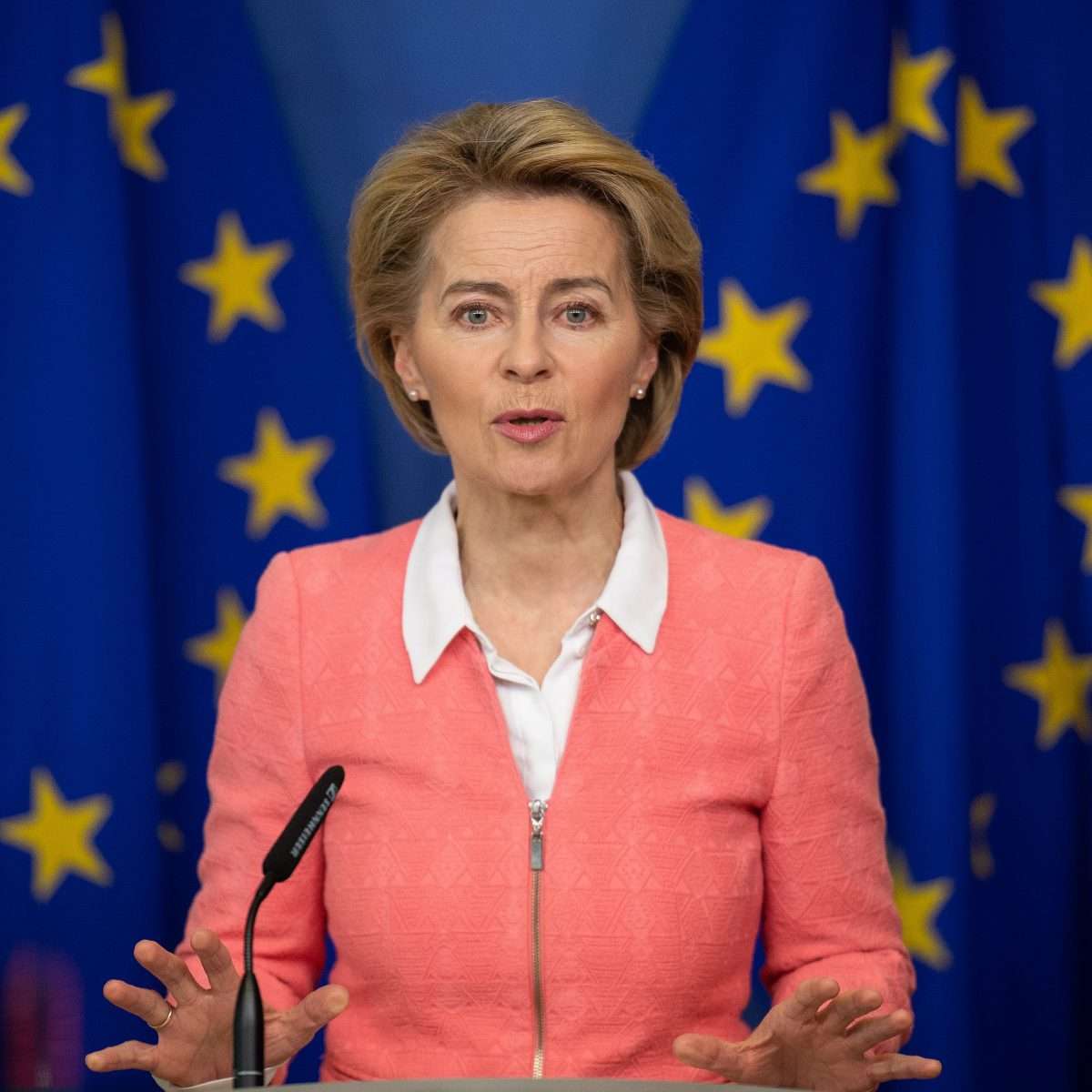 Energia, von der Leyen: “La commissione propone un tetto dinamico e temporaneo ai prezzi”