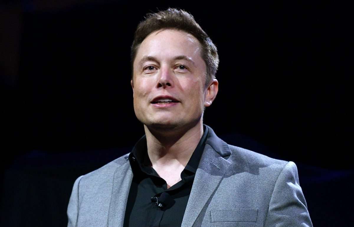 Musk annuncia l’acquisizione di Twitter: “L’uccellino è liberato”