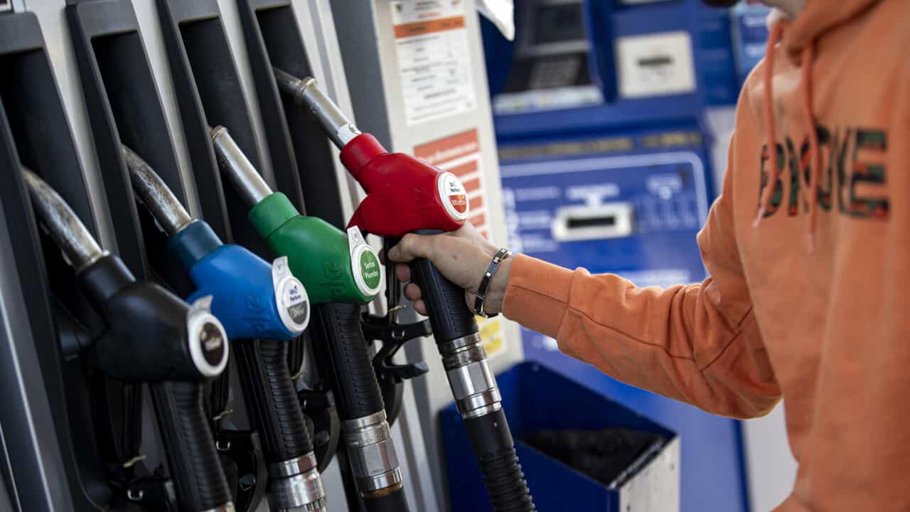 2023 anno di rincari per gli automobilisti: salgono il prezzo del carburante e dei pedaggi