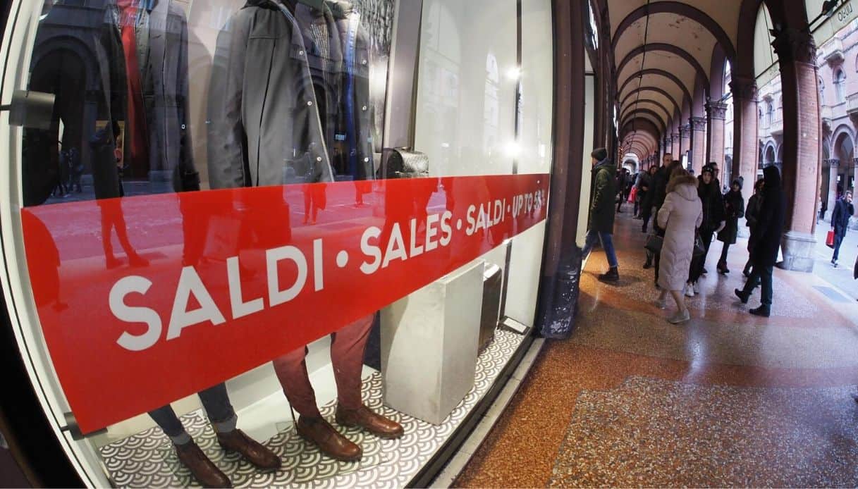 Al via i saldi invernali, dal 5 in tutte le regioni. Confcommercio: “Si stima un totale di 4,4 mld”