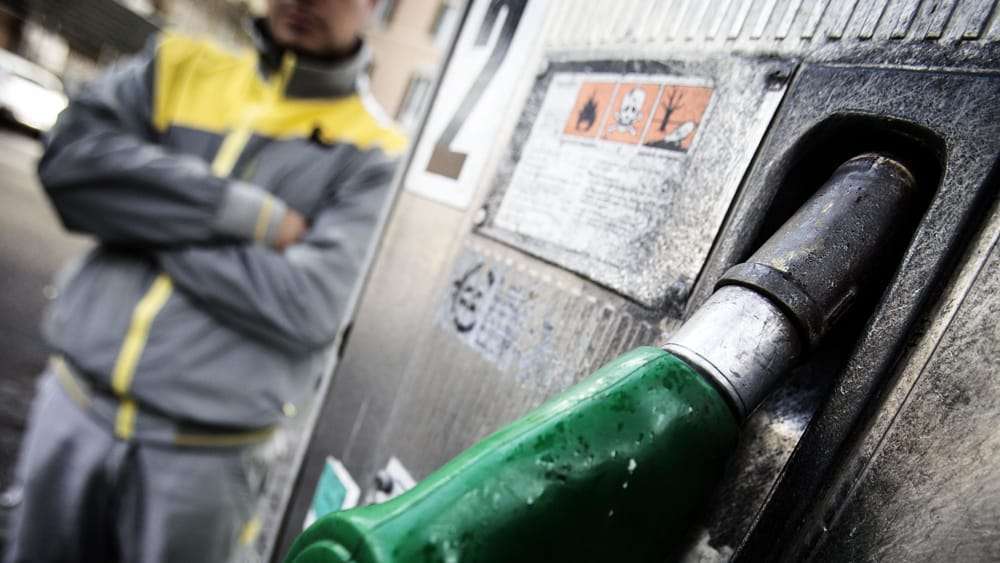 Benzina, 48 ore di sciopero dei benzinai. Gas, l’Italia punta a divenire il nuovo hub del Mediterraneo