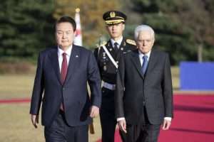 Mattarella visita il 38esimo parallelo in Corea: “Qui si comprende come una guerra non si è conclusa con la pace”