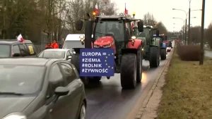 Polonia, gli agricoltori protestano contro il Green Deal europeo bloccando il confine con la Germania