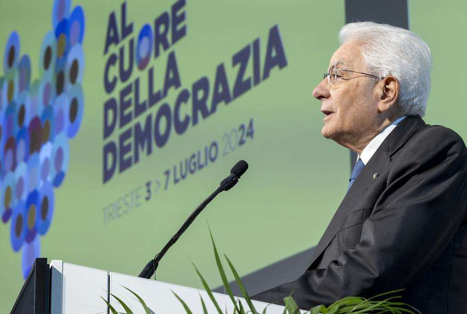 Mattarella, la democrazia e l’indifferenza all’epoca del web